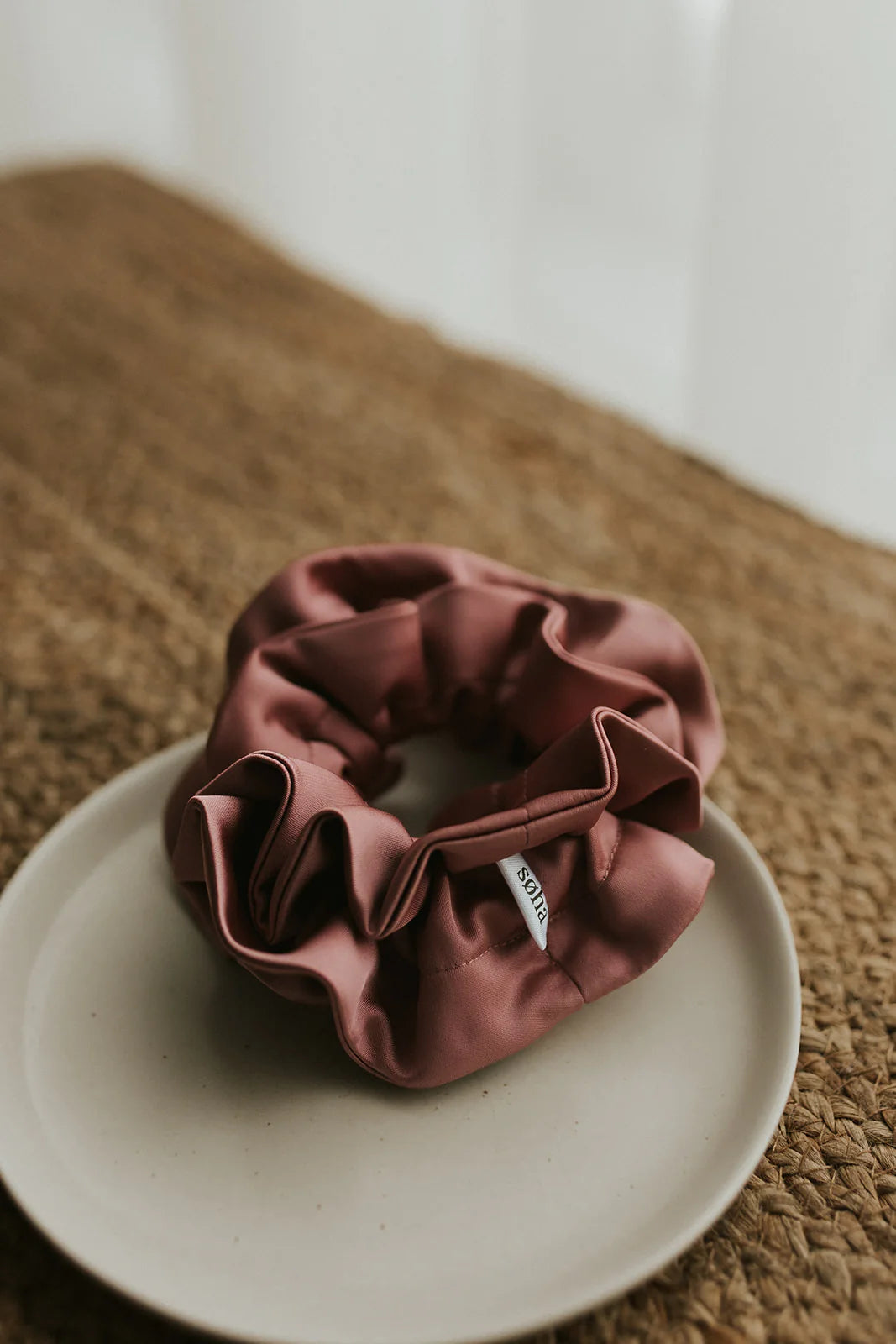 Ruffled scrunchie - Vintage pink satin