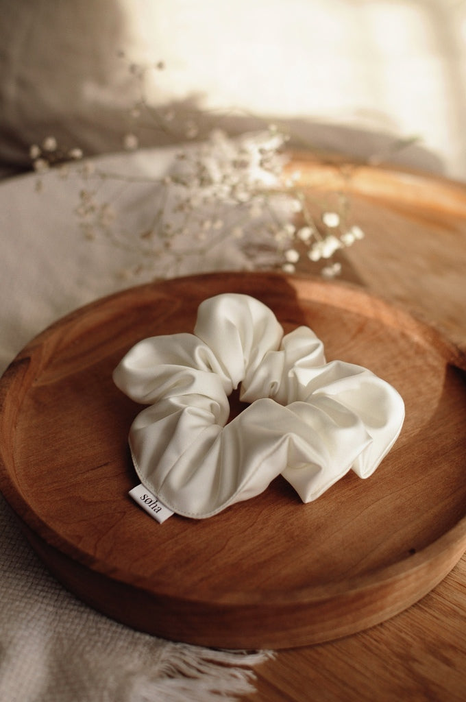 Satin scrunchie - Off-white